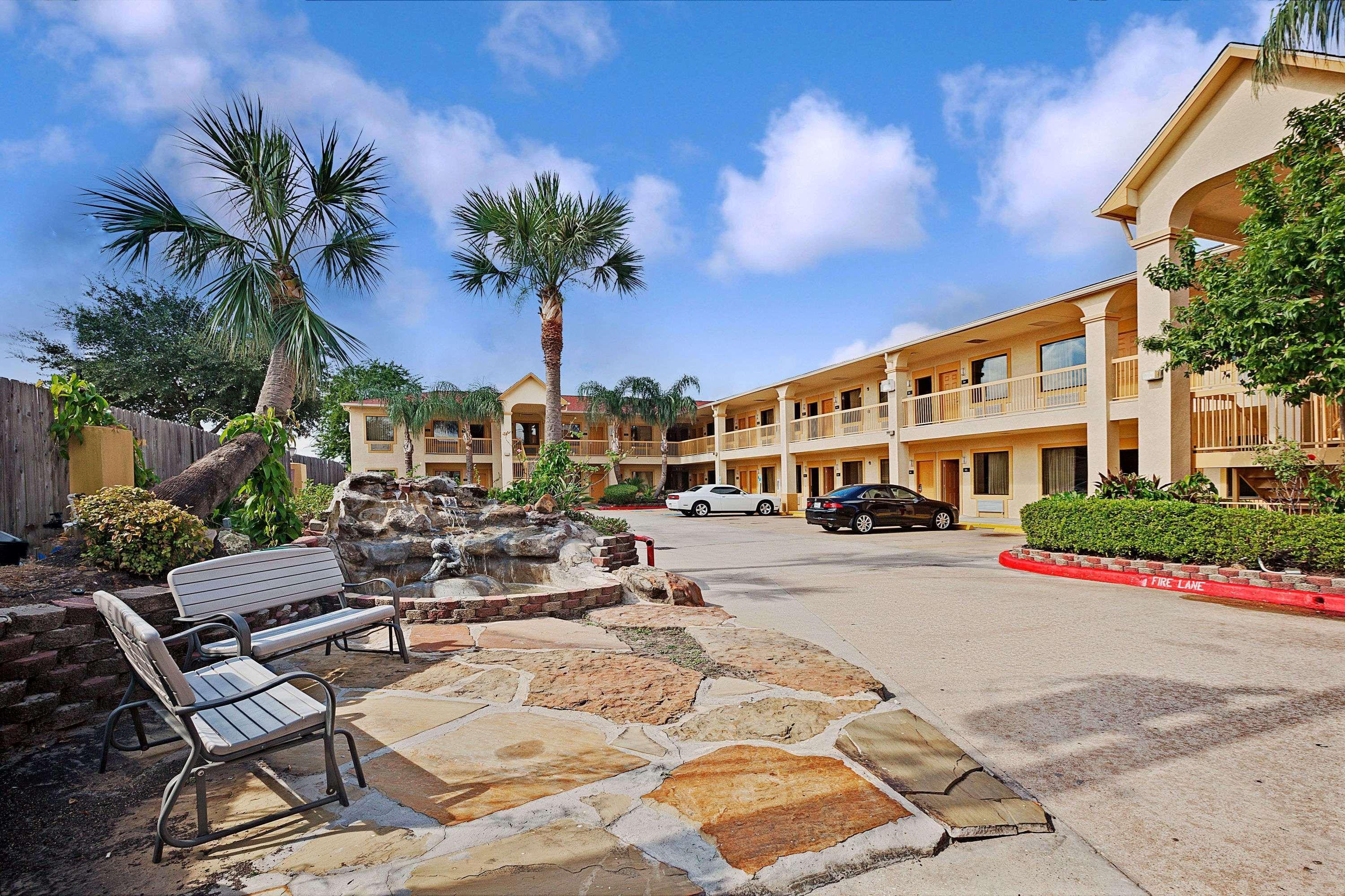 Super 8 By Wyndham Houston Hobby Airport South Otel Dış mekan fotoğraf